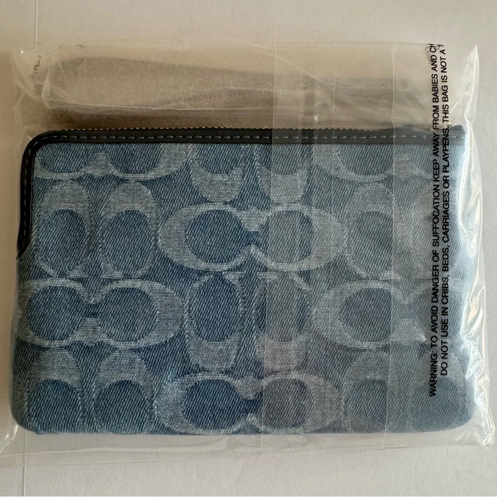 Coach CDF35 Corner Zip Wristlet Signature Denim Rainbow Indigo Multi NWT - Picture 5 of 16